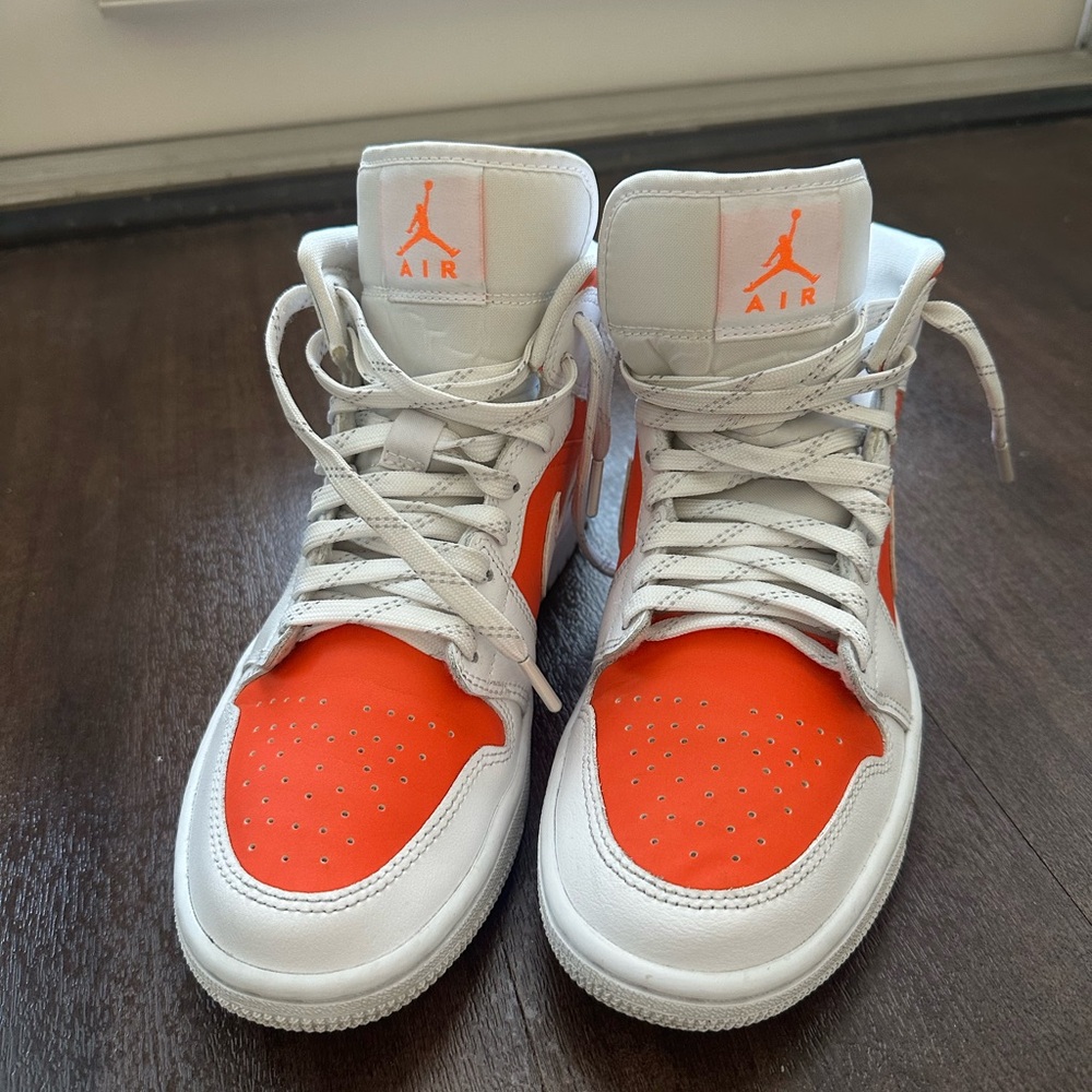 Women’s Air Jordan 1 Mid SE
'Bright Citrus'